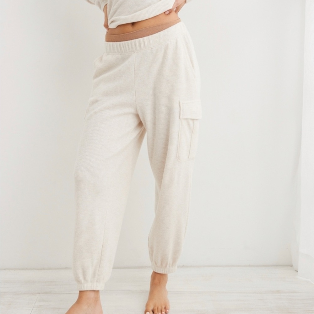 American eagle cargo joggers